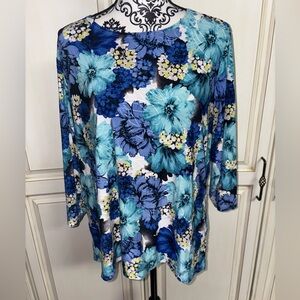 JM Collection Size 1X Blue and White Floral Three Quarter Sleeve Embossed Blouse